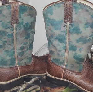 Excellent condition Twisted x size 5